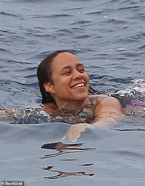 Shirtless Tom Hiddleston Packs On The Pda With Bikini Clad Zawe Ashton Artofit