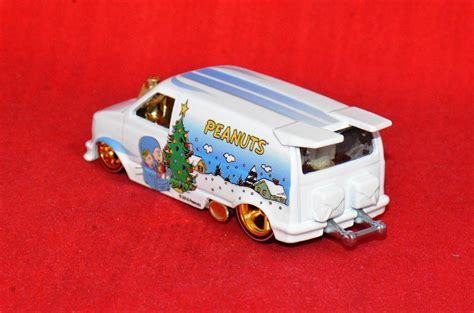Hot Wheels Peanuts Chevy Astro Van Loose Cars