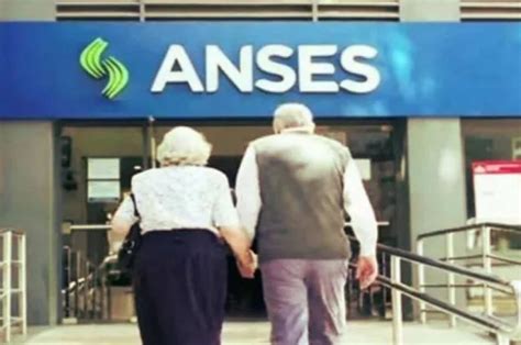 ANSES quiénes cobran este lunes el aguinaldo y el bono de 55 mil