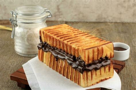 Kasino bread with Chocolate Spread, Roti Bakar Bandung 24502175 Stock ...