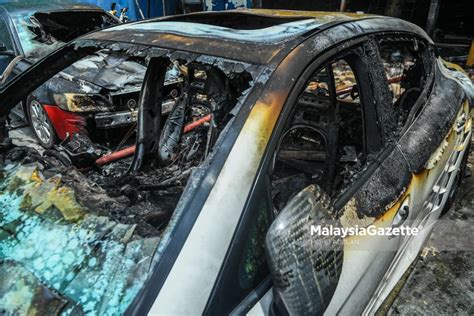 Keadaan Kebakaran Bengkel Kereta Di Shah Alam