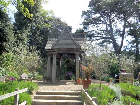 Arch At Abbotsbury Gardens © Paul Gillett Cc By Sa20 Geograph