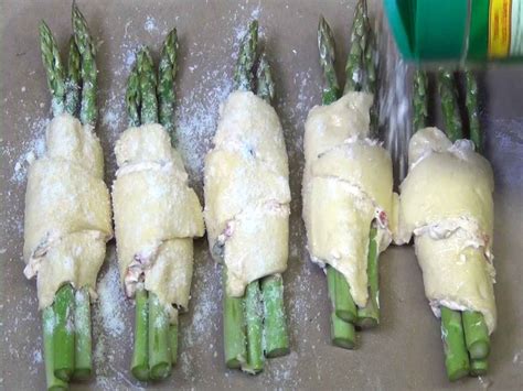 Asparagus Crescent Rolls | Asparagus Rollups | Rada Cutlery