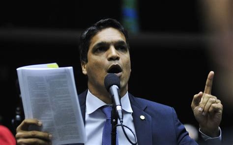 Pré candidato ao Planalto pelo Patriota responde a inquérito por desvio