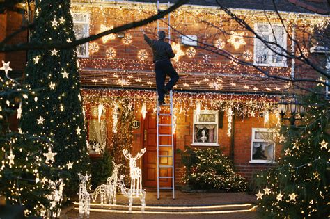 How To Hang Outdoor Christmas Lights