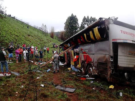 Fotos Veja Imagens Do Acidente Com ônibus Em Passo Fundo Fotos Em