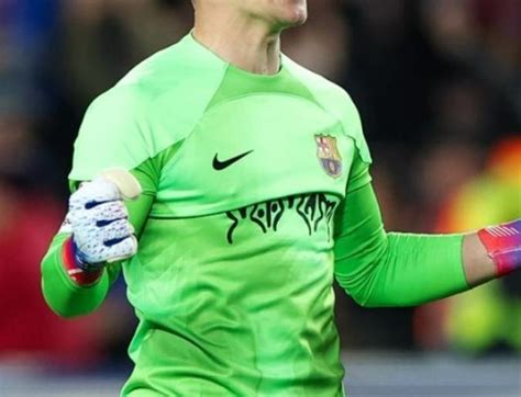 FC Barcelona 2022 23 GK Clásico 2 Kit