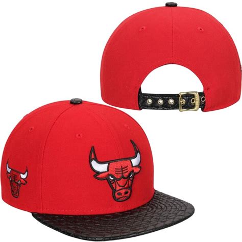 Mens Chicago Bulls New Era Red Layered Leather Adjustable Strapback Hat