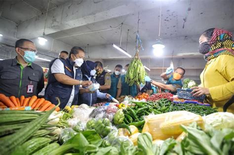 Sidak Pasar Tradisional Yana Sebut Pasokan Sembako Aman