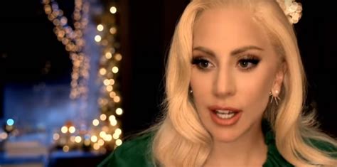 Lady Gaga And Tony Bennett Share Holiday Duet In Barnes And Noble