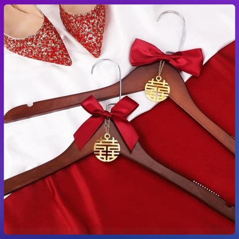 Hot Spot Sales Anti Slip Hanger Solid Wood Vintage Clothing Rack