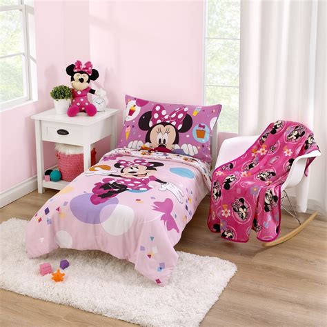 Disney Minnie Mouse 5 Piece Toddler Bedding Set And Blanket Bundle