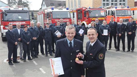 Ehrung In Kassel Thomas Schmidt Lebt Feuerwehr