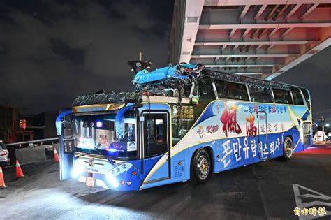 高雄遊覽車撞涵洞「削頭」1死14傷 傷者名單公布 社會 自由時報電子報