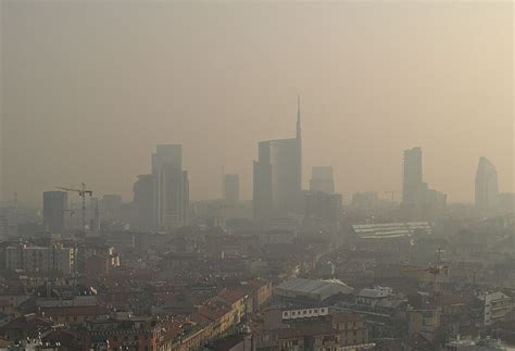 Inquinamento In Lombardia Aria Fuori Norma 1 Giorno Su 4 Radio Lombardia