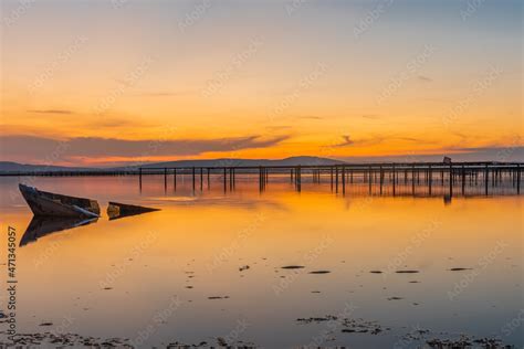 Fotka Vue D Un Coucher De Soleil Sur Les Parcs Moules D Un Tang De