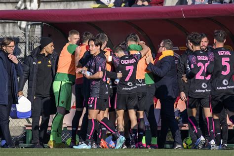 As Roma On Twitter Vittoria In Rimonta La Roma Batte Per Il