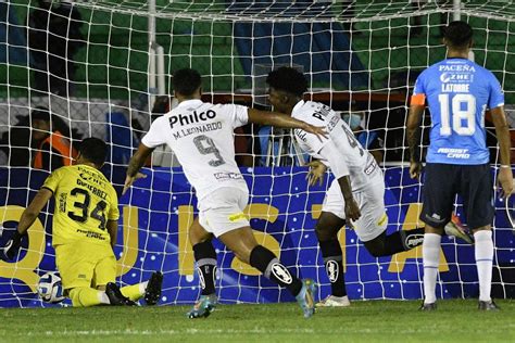 Santos Joga Mal Mas Marca No Fim E Vence O Blooming Na Sul Americana