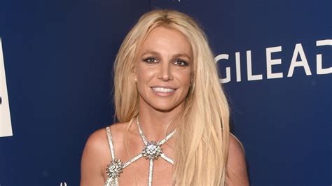 Britney Spears Shows Off Toned Bikini Body In Beach Vacation Video