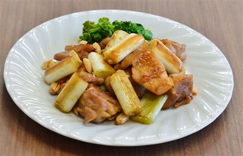 長ネギと鶏モモ肉のオイスターソース炒め・菜の花添え レシピ（とれ蔵kitchen） Jaいるま野