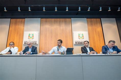 Leite anuncia projeto de lei sobre arborização e participação do Estado