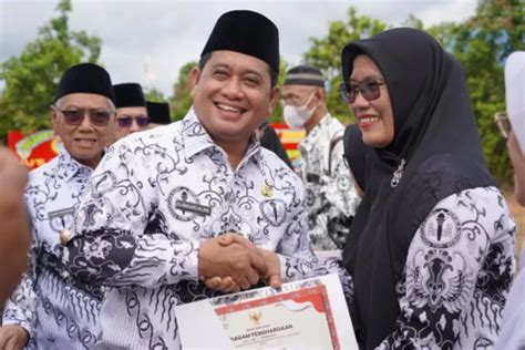 Selamat Tahun Selain Tunjangan Profesi Guru Sertifikasi Akan