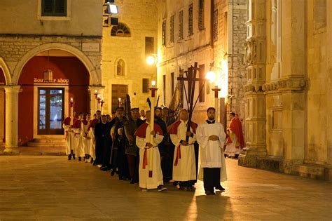 Obredi Velikog petka u katedrali svetog Jakova Šibenska biskupija