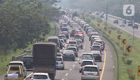 Foto Arus Mudik Di Jalan Tol Cikopo Palimanan Km Foto Liputan