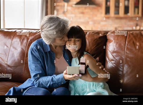 Preteen Girl Latina Hi Res Stock Photography And Images Alamy