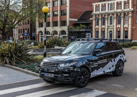 Jaguar Land Rover prueba en carreteras urbanas sus vehículos autónomos