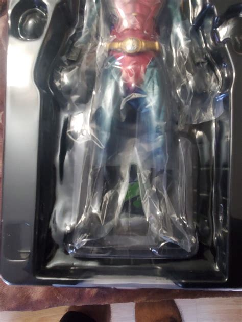 Mavin Hot Toys MMS594 Robin Sixth Scale Collectible Figure