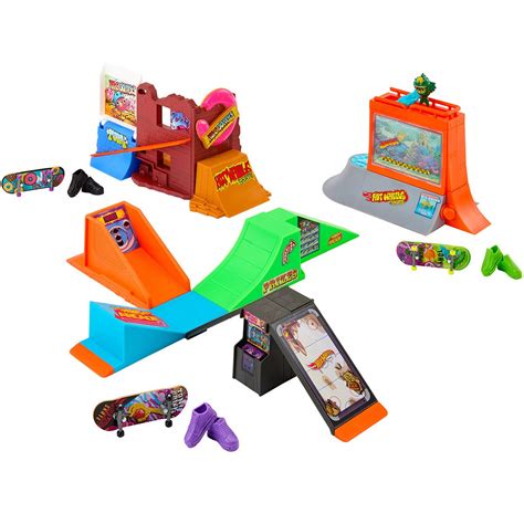 Hot Wheels Skate Drop In Skate Set Mix Case Of