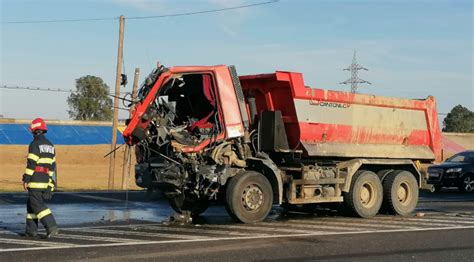 ULTIMA ORĂ Grav accident la Adjud cu patru autocamioane implicate