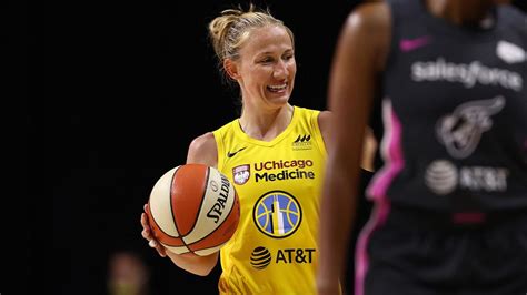 Chicago Sky's Courtney Vandersloot sets WNBA record with 18 assists in ...