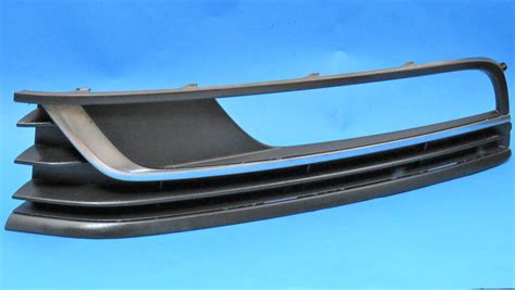 Used Genuine Vw Passat Passengers Side Front Fog Light Bumper Grill