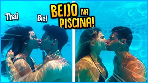 Casal Vs Casal Qual Casal Beija Melhor Na Piscina [ Rezende Evil