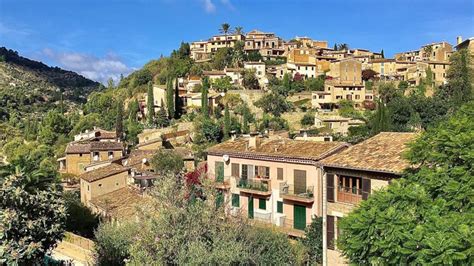 Un Viaje Al Pintoresco Pueblo De Dei