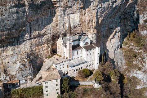 Tripadvisor Tussen Hemel En Aarde Heiligdom Van Madonna Della Corona