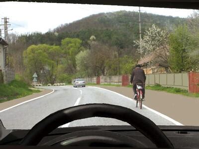 V Este Permis S Claxona I Un Biciclist Nainte De A L Dep I Auto