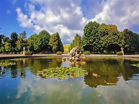 Gardens with Fountain in the Palace Schonbrunn, Vienna Editorial Stock ...