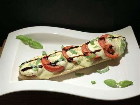 Sarahs Ultimatives Tomaten Mozzarella Baguette Von Streifenhoernchen