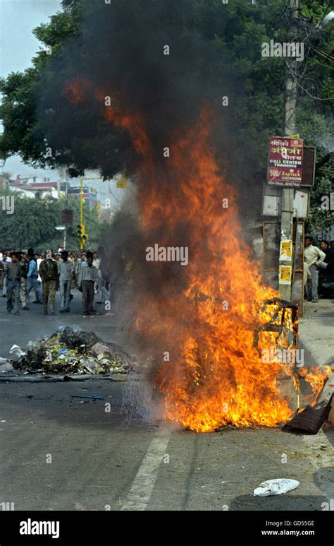 people demonstrating people  res stock photography  images alamy