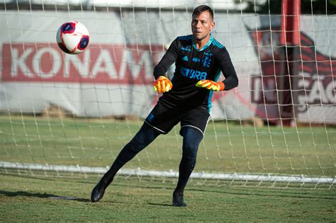 Diego Alves não se recupera a tempo e desfalca o Flamengo na final do