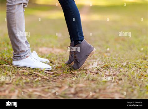 Teen Couple Kissing Adolescence Fotos Und Bildmaterial In Hoher Auflösung Alamy