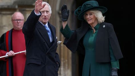 Carlos Iii Reaparece Con La Reina Camila En La Misa De Pascua En El