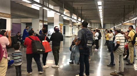 MetroCDMX on Twitter Este viernes se presentó en la estación Zapata