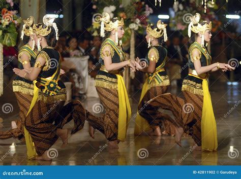 INDONESIAN TRADITIONAL WEDDING RITUALS Editorial Photography - Image of ...