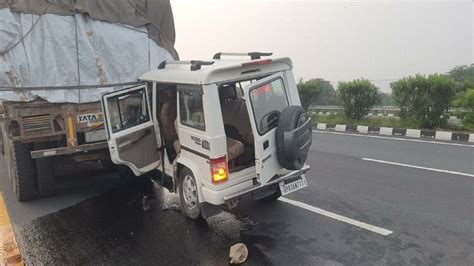 Big Accident On Lucknow Agra Expressway In Firozabad Bolero Collided