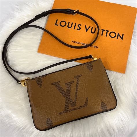 Louis Vuitton Lv 老花字紋 雙拼色雙拉鍊 手拿包斜背包 M69203｜popchill 拍拍圈