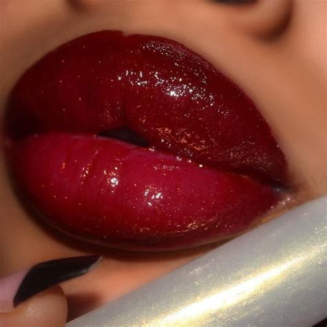 Pin By Futurepossibility Faceless Ma On Makeup Looks Glossy Lips